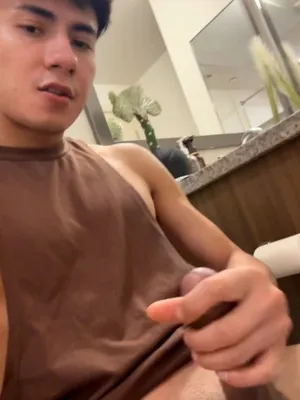 #Toaleta #Cumshot #Solo #Gej #Twink #Latynos #Walenie Konia #Vertical Porn