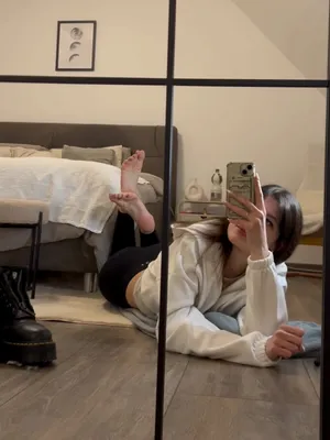 #Amateurs #Brunette #Beautiful #Foot Fetish #Solo #Teasing #Leaks #Socks Off #Dr Martens
