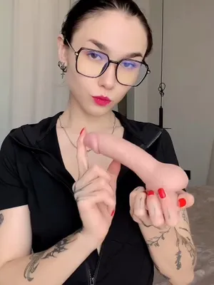 #Morena #Tatuagem #Óculos #Vibrador #Fetiche #Onlyfans #Modelo #Amante #Pornô Vertical #Mary Dominadora