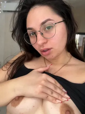 #Amateurs #Brunette #Glasses #Small Tits #Flashing Tits #Solo #Onlyfans #Teasing #FYP #Vertical Porn #Olivia X