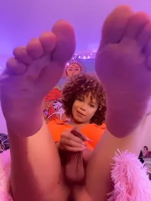 #Cumshot #Ebony #Foot Fetish #Afro #Solo #Jerking Off #Curly Hair #Vertical Porn