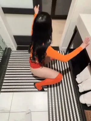 #Grosse Titten #Creampie #BBC #Lutschen #Doggystyle #Großarsch #Kostüm #Großer Schwanz #Umgekehrter Reiter #Schlampiges Blasen #Auf Dem Schwanz Reiten #Violet Myers #Vertikal Porno #Stehender Doggy #Velma Kostüm