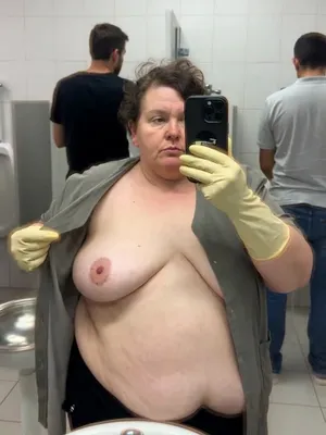 #Gros Seins #Publique #Brunette #Toilette #Exhibition Seins #Grosse #Miroir #Femme De Ménage #FYP #Viral #Toilettes Publiques #Tiktok Porn #Gants Latex #Fuites #Tiktok18+ #Zéro Honte #Nextgen Vids