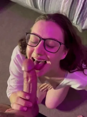 #Amateurs #Blowjob #Glasses #Vertical Porn