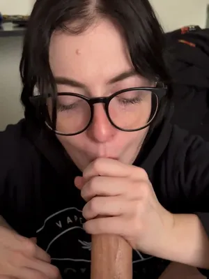 #Amateurs #Blowjob #Brunette #Glasses #Cumshot #Big Cock #POV #Éjaculation #Vertical Porn
