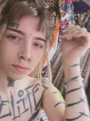 #Tatuagem #Dreads #Brinco #Piercing No Mamilo #Onlyfans #Pornô Vertical #Vazamentos #Modelos Onlyfans #SEWERSLUT3
