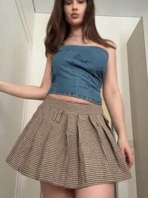 #Nichons #Brunette #Cul #Chatte #Belle #Solo #Seins Naturels #Séduisant #Fille Mignonne #Plaid Skirt #Chatte Écartée #Skirt Flash
