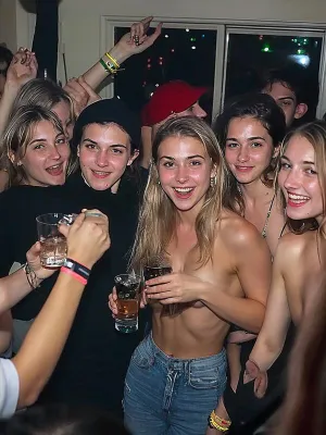 #Borracho #Pechos Naturales #Fotos #Fiesta En Casa #Próximas Fotos #Cara De Mierda