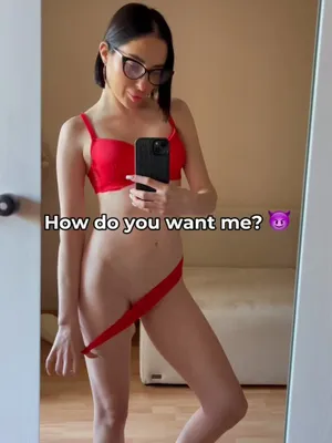 #Amateurs #Brunette #Glasses #Beautiful #Lingerie #Mirror #Solo #Onlyfans #FYP #Vertical Porn #Kriss