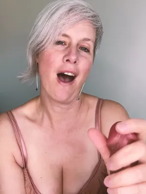 #Reif #Mutter #Dildo #Solo #Onlyfans #JOI #Stiefmutter #Caught Masturbating #Meine Heiße Stiefmutter #Caught Jerking Off #Vertikal Porno #Hot Mommy #Dildo Handjob #Silbernes Haar #Mama Milf #Pov Step Mom #Göttin Der Lust