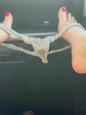 Fucking naughty pussy, solo dildo pleasure in backseat – she’s got legs for days!