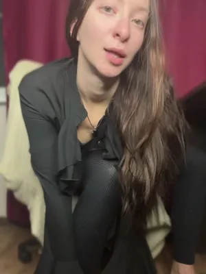 #Brunette #Fetish #Leggings #Legs #Teasing #Worship #Home #Goddess