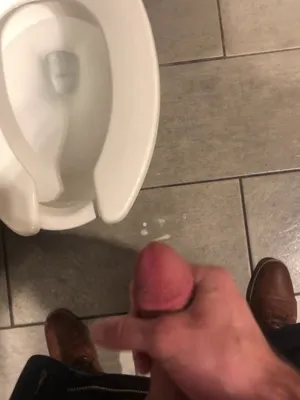 #Masturbação #Vaso Sanitário #Gozar #Pornô Vertical