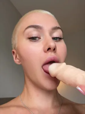 #ディルド #Onlyfans #焦らし #Short Hair #Dildo Blowjob #Vertical Porn #Oh My Luna