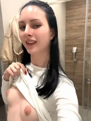 #Amatoriali #Adoloscente #Tette Piccole #Bella #Flashing Tits #Da Sola #Giovani #Onlyfans #Provocazione #Sensuale #Capelli Neri #FYP #Sarah Nash