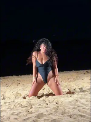 #Mutter #Brünett #Tanzen #Strand #Solo #Onlyfans #Draußen #Vertikal Porno #Anna Sivona