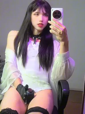 #Asian #Shemale #Brunette #Gloves #Cum #Mirror #Solo #Stockings #Jerking Off #Vertical Porn