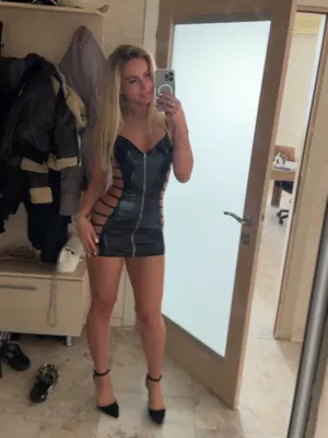 #Blonde #Beautiful #Heels #Solo #Onlyfans #Teasing #FYP #Vertical Porn #Anya Bloomms