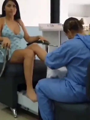 Just a casual pedicure or maybe not...guess who decided to get cheeky with a naughty public masturbation challenge? ☺️✨