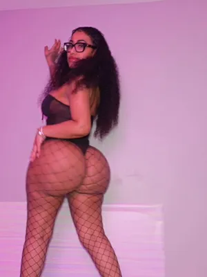 #Amatorzy #Brunette #Glasses #Big Ass #Ebony #Heels #Solo #Camgirl #Fishnet #Krągła Laska #Trzęsienie Dupą #Camsoda #Vertical Porn #Katt Leya