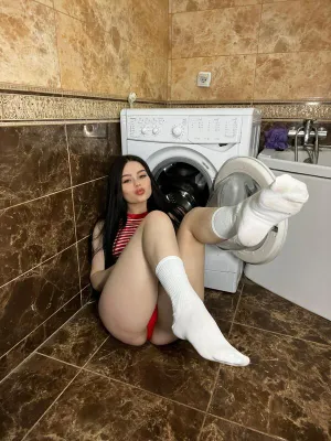 #Amatorzy #Teen #Brunette #Foot Fetish #Young #Kuszenie #Skarpetki #Vertical Porn #Zdjęcia #Socks Fetish #Sock #Lina Hollis