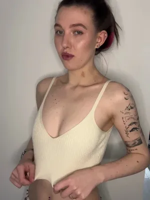 #素人 #Tattoo #Beautiful #Solo #Onlyfans #挑逗 #Sexy #可爱妹子 #肚脐环 #Skinny #Ribbed Top #Nipple Play Tease