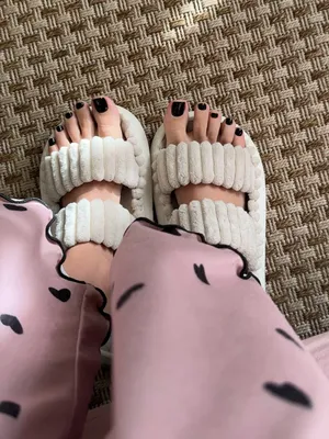 #Solo #Onlyfans #Soles #Teasing #Toes #Pedicure #Sexy Feet #Slippers #Kinjfeet