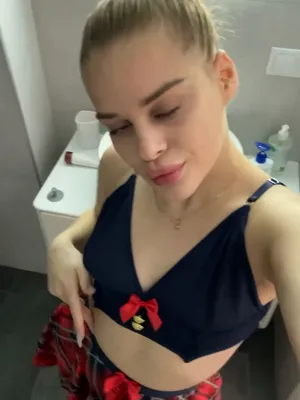 #Amateure #Muschi #Schön #Mini Rock #Solo #Onlyfans #Heiß #Sexy #Plaid Skirt #Gespaltene Muschi #Muschi Spiel #Jingle Bells