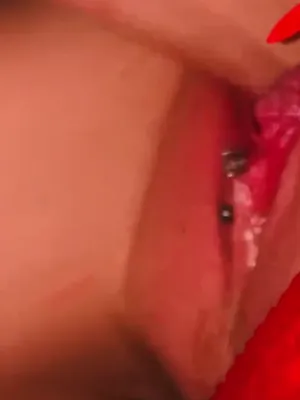 First fisting of my pussy ! SQUIRT OMG