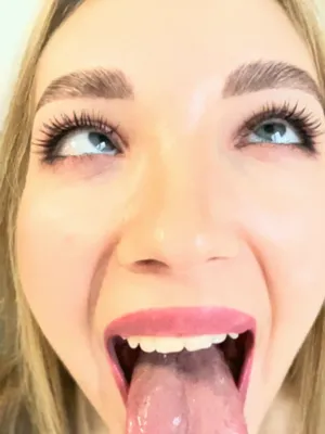 #Schön #Lecken #Solo #Onlyfans #Necken #Gesichter #Heiß #Sexy #Tongue Play #Kira Blaze #Face Tease