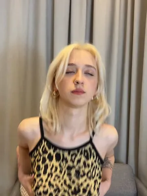 #Nichons #Tatouage #Blonde #Belle #Piercing Tétons #Exhibition Seins #Nus #Solo #Onlyfans #Séduisant #Leopard Print #Sternum Tattoo