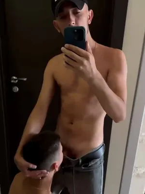 #Pipe #Pisser #Gorge Profonde #Éjaculation #Miroir #Facefuck #de- DESon Propre Point De Vue #Gay #Jeune Homo #Vertical Porn #Casquette