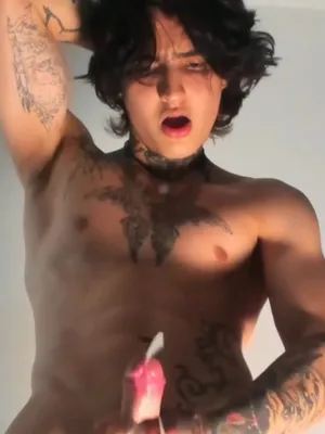 #Tatuagem #Gozar #Musculosa #Solo #Gay #Gay Jovem #Dando Uma Punheta #Pornô Vertical #Bonito #Mulher Olhando Para Baixo