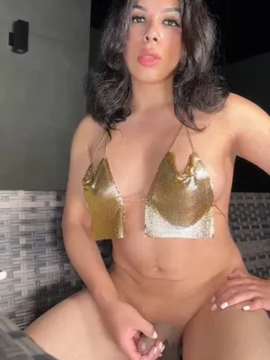 #Transexual #Morena #Tatuaje #Latina #Solo #Sujetador #Haciéndose Una Paja #Vertical Porn #Saco De Bolas