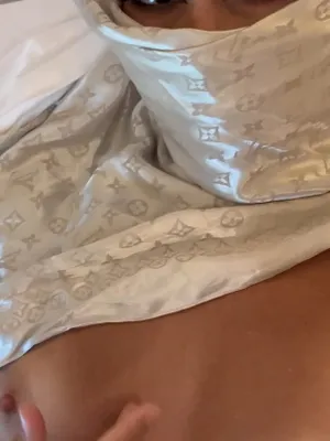 #Lingerie #Solo #Onlyfans #애태우기 #Hot #Natural Tits #Sexy #Bedroom #보지자위 #Satin Scarf #@aishaof #Muslim Fetish