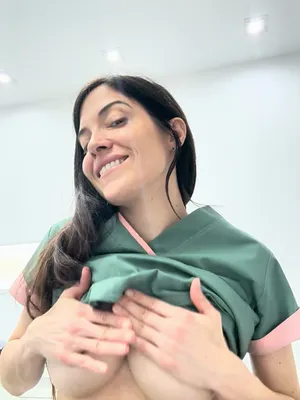#Amatorzy #Tits #Solo #Flash #Sexy #Zabawa Sutkami #Seksowne Ciało #Nurse Fetish #Selftouch #Drlily Peach #Medical Scrubs