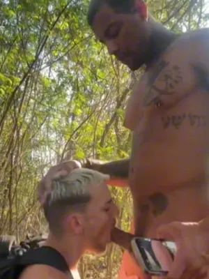 #Öffentlich #Lutschen #Tätowierung #Deepthroat #Cumshot #Doggystyle #Küssen #Nippel Piercing #Draußen #Gesichtsfick #Bareback #Schwul #Junger Schwuler #Latino #Ficken #Wichsen #Vertikal Porno #Backpacker