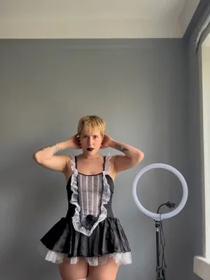 #Amateure #Tätowierung #Muschi #Solo #Zimmermädchen #Kurzes Haar #Nasse Muschi #Sexy #Süßes Mädchen #Muschi Spiel #Black Lipstick #Maid Outfit