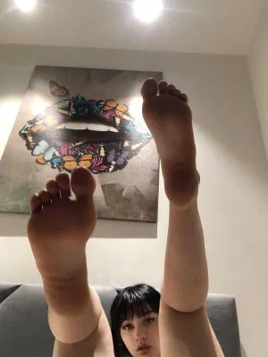 #Amateurs #Brunette #Tattoo #Foot Fetish #Solo #Onlyfans #Teasing #Vertical Porn #Photos #Synergy Vibe