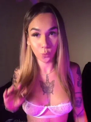 #Shemale #Dildo #Vertical Porn #Onlyfans Models #TS Bruninhatgirl