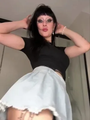 #Náctileté #Brunetky #Kundička #Sólo #Onlyfans #Piercing V Nose #Gothikana