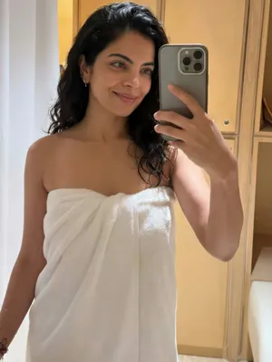 #Amateurs #Brunette #Latina #Mirror #Solo #Teasing #Chat #Contentcreator #Tanned Skin #Towel #Adult Content #Exclusive Content #Selling Content #Live Flirt #Beast For Lease #Chat With Me