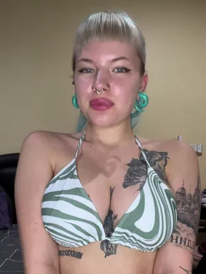 #Amatoriali #Tatuaggi #Da Sola #Onlyfans #Provocazione #Capelli Colorati #Piercing All' Ombelico #Porno In Verticale #Piercing Al Naso #Winona