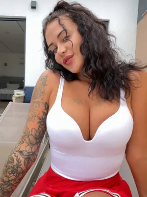 #Amatoriali #Brune #Tatuaggi #Bella #Da Sola #Onlyfans #Capelli Ricci #Porno In Verticale #Valya Sky