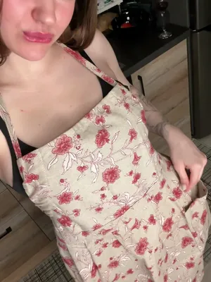 #Amateurs #Brunette #Beautiful #Solo #Onlyfans #Hot #Selfie #Home Video #Sexy #Cute Girl #Apron #Kitchen Selfie