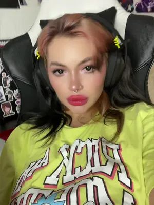 #Amateurs #Pussy #Shaved #Solo #Onlyfans #Gamer #Horny #Vertical Porn #Mishelly