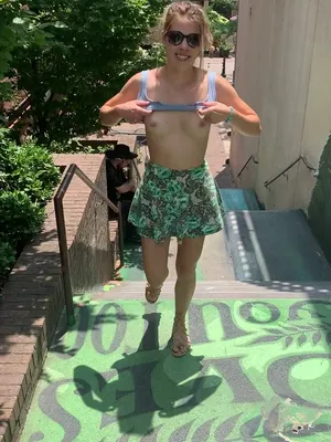 #Public Flashing #Vertical Porn