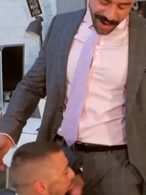 #Pipe #Éjaculation #Faciale #Baiser #Bureau #Rimming #Gay #Préservatif #Baise #Patron #Vertical Porn #Moustache #Costume