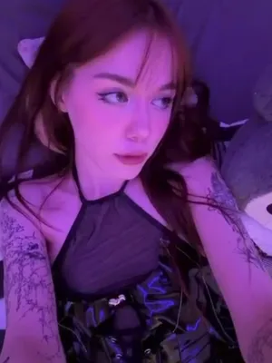 #Amatoriali #Adoloscente #Tatuaggi #Masturbazione #Figa #Ditalini #Rasata #Pornhub #Da Sola #Onlyfans #Fansly #Figa Bagnata #Sensuale #FYP #Porno In Verticale #Neon Lighting #Lingerie Top