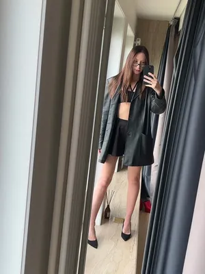 #Amatorzy #Brunette #Glasses #Skirt #Przed Lustrem #Solo #Women #Hot #Fansly #Tall #Sexy #Goddess #Seksowne Ciało #Crop Top #Leather Jacket